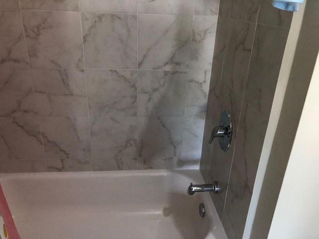 Lovely 2 Bedroom C̅ Netflix Across National Stadium Kingston Exterior foto