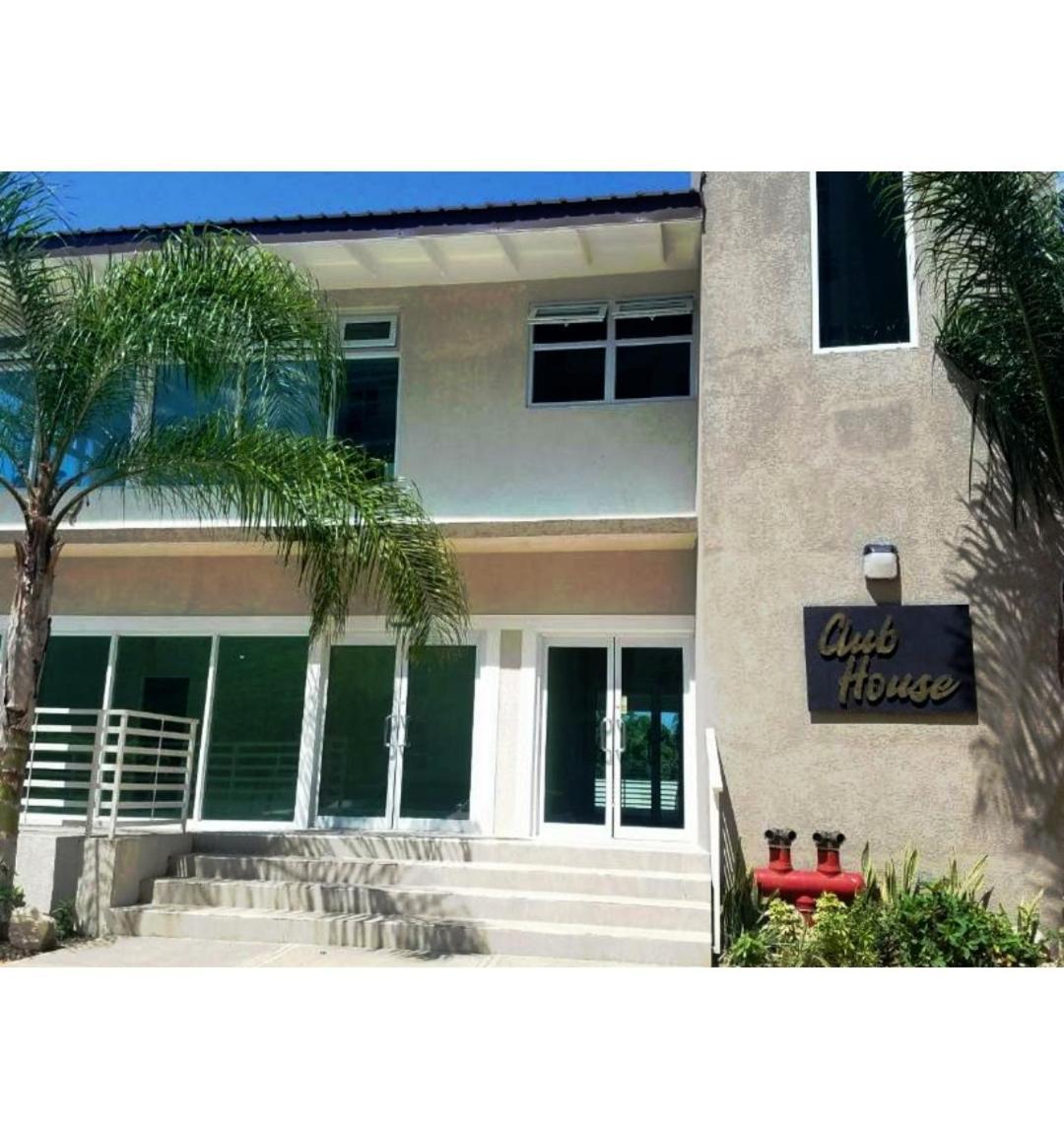 Lovely 2 Bedroom C̅ Netflix Across National Stadium Kingston Exterior foto