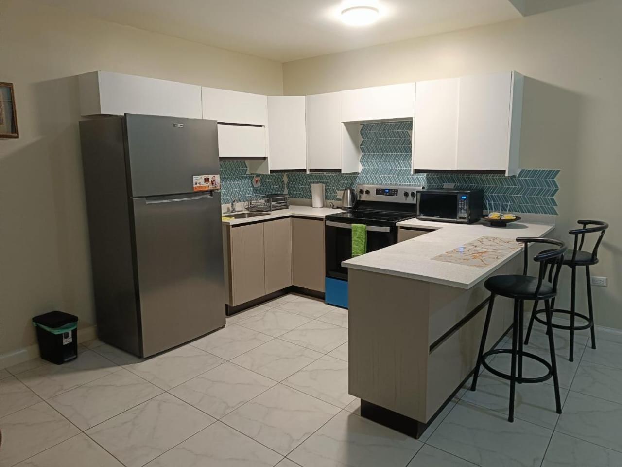 Lovely 2 Bedroom C̅ Netflix Across National Stadium Kingston Exterior foto